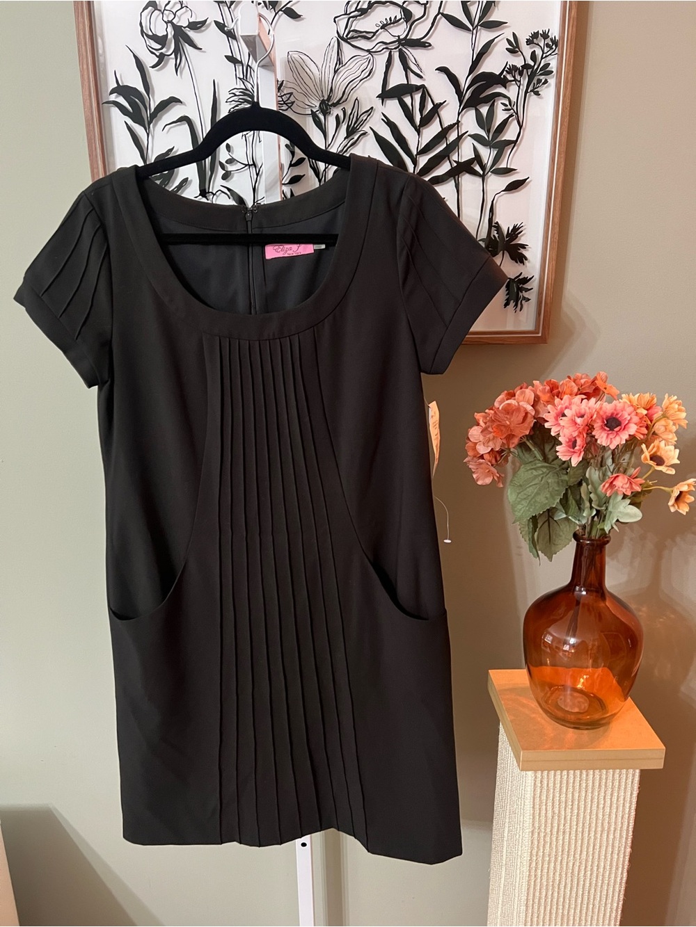 NWT Eliza J Nordstrom Black Pleated Front Short Sleeve Dress $118 MSRP Size 10